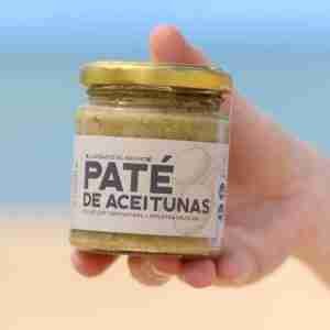 Paté de Aceitunas. Rancho Kiaora. Podríamos decir que son aceitunas que están transitando la adolescencia. Exquisito paté de aceitunas con personalidad fresca y joven; saladas y llenas de chispa al igual que este paté! 175 gramos. Producto Vegano