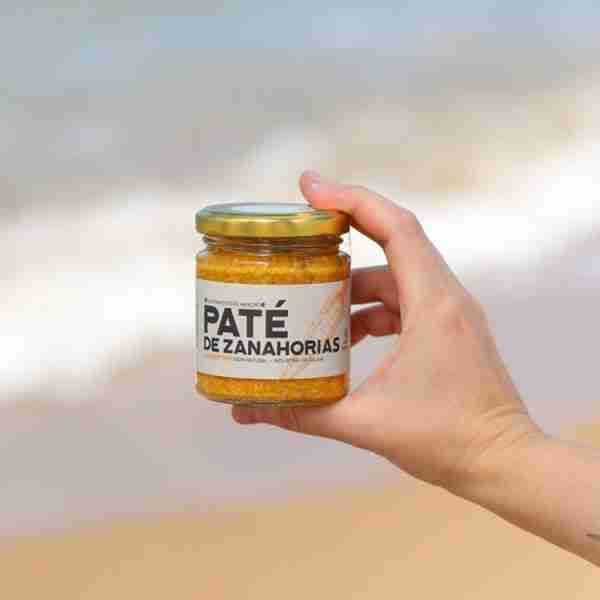 Paté de Zanahoria. Rancho Kiaora. Este paté tiene un sabor un tanto dulce, que compensamos con el agregado de jengibre y ajo. Un toque de rebeldía para que nunca empalague, y se vuelva un indispensable en tu cocina. 175 gramos. Producto Vegano